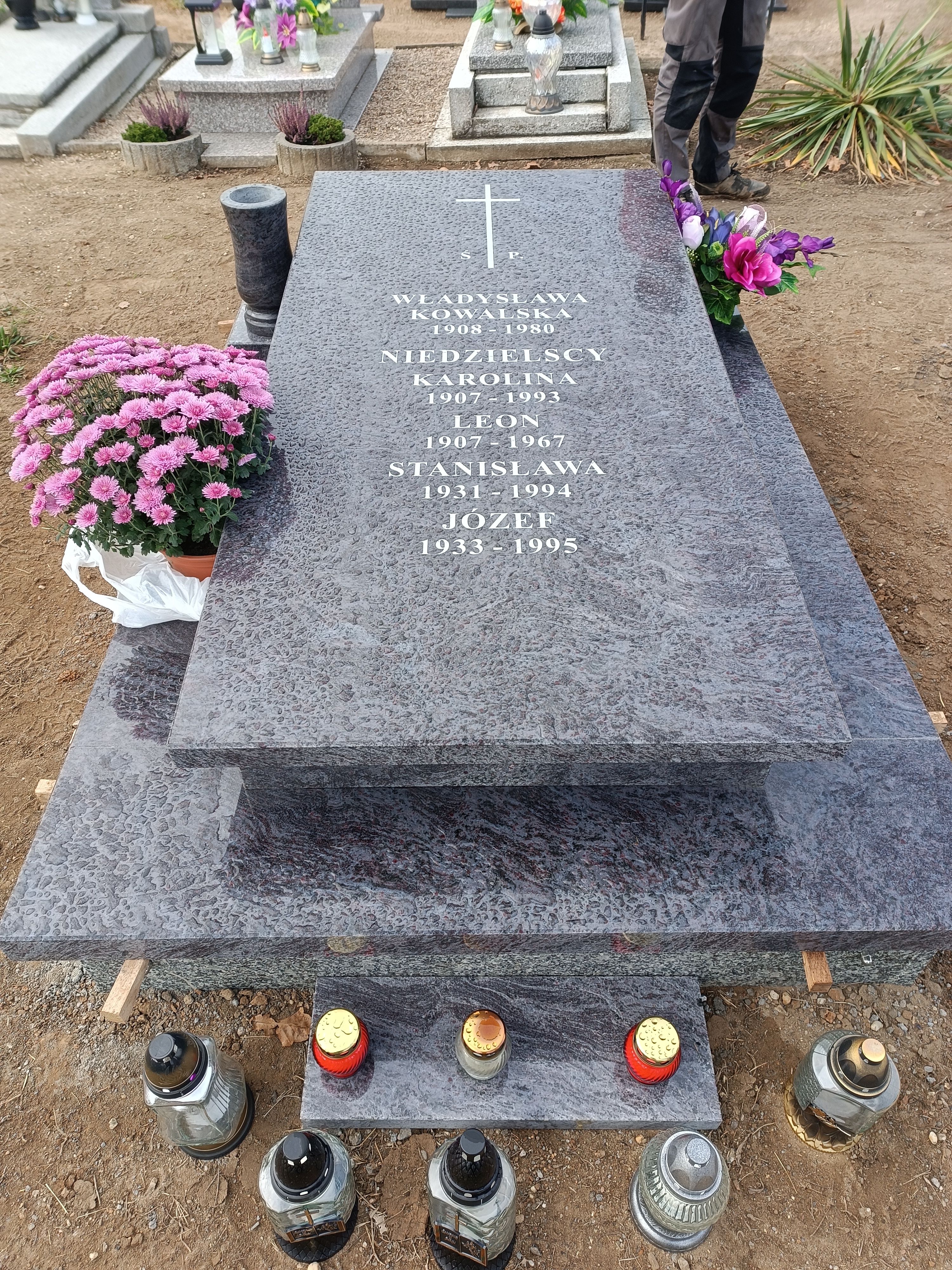 Grób Leon Niedzielski