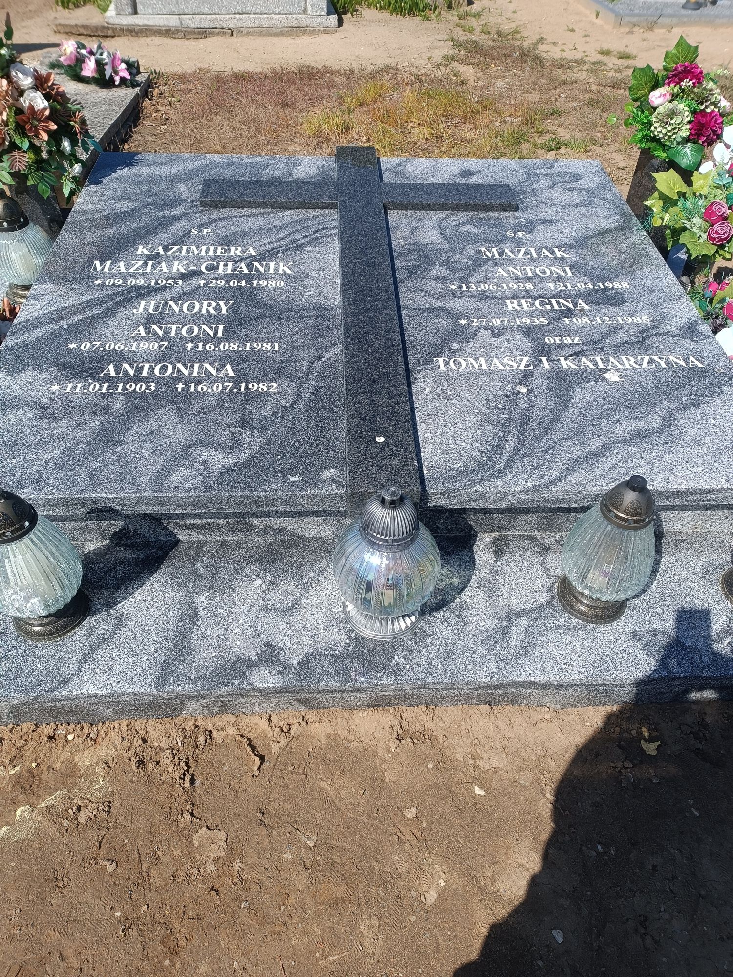 Grób Antonina Junory
